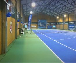 Tennis inne hall